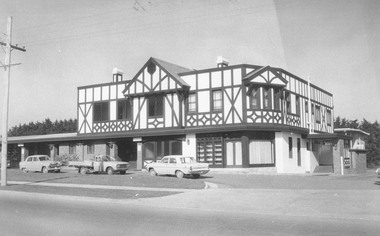 Photograph, Club Hotel, Mount Dandenong Road, Ringwood East in June 1971
