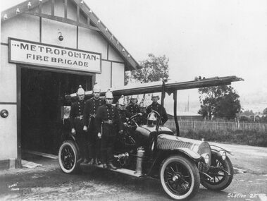 Photograph, Ringwood Fire Brigade - Old Station at rear of Old Town Hall in Melbourne Street - 1929