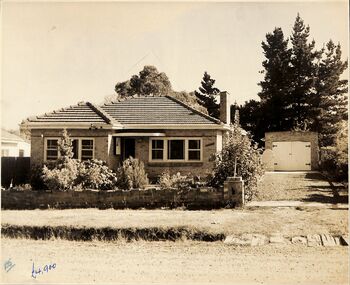 Photograph, 3 street view photographs of unidentified houses in Ringwood circa1960