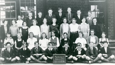Photograph, Ringwood State School - Class photograph- Grade 7 & 8, 1937
