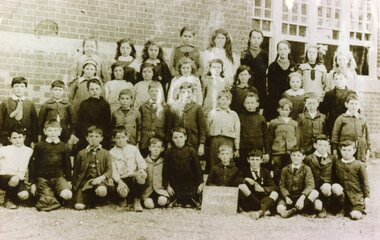 Photograph, Ringwood State School - Grade 4, 1918