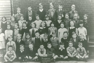 Photograph, Ringwood State School - Grade 2, 1945