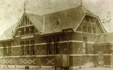 Photograph, Ringwood State School- Building in Ringwood Street. c1910