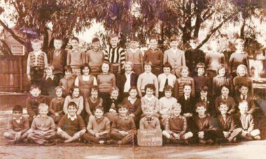 Photograph, Ringwood State School - Grade 3 and 4D, 1960