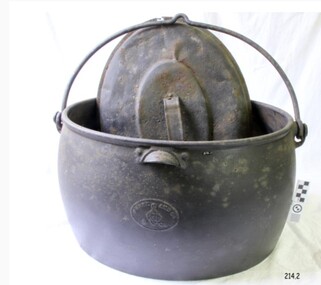 Domestic object - Cooking pot and lid, T & C Clark, 1880-1910