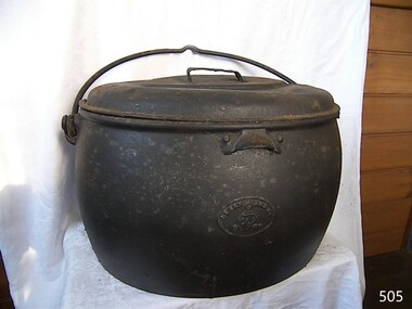 Domestic object - Cooking pot and lid, T & C Clarke and Co Ltd, 1880 to1910