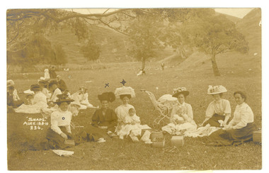 Postcard, Picnic in the Auckland district, New Zealand, 1910