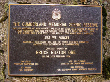 Shows the plaque commemorating Victorian veterans who have lost their lives in various conflicts in world history which was placed in the Cumberland Memorial Scenic Reserve on 16th February 1994, the day of the opening of the reserve.