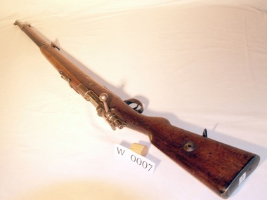 Infantryman's rifle, early 20th century