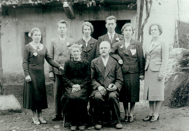 Photo, Family Gec, parents sitting -  Ema, Ludvik, Pavla, Janez, Ljudmila and Marcela,1938