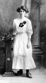 Photograph, Mabel Pye, daughter of William and Alice Pye of 12 Loch Street, Surrey Hills