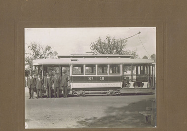 Bendigo Tram No 19 and six employees, circa 1935