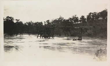 Floodwaters at the Zig-zag Bridge at Kew 