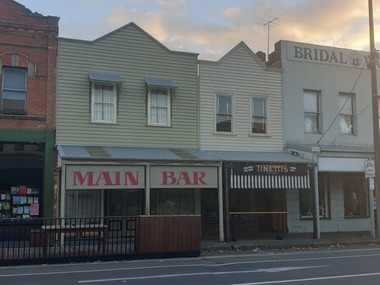 Photograph, Clare Gervasoni, Main Bar, Main Road, Ballarat East, 15/05/2021