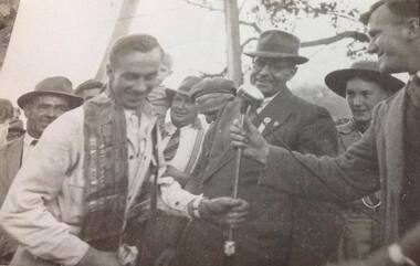 Photograph, Rupet Bailey presenting a sash to one of the drivers at the first hill climb at Mt Tarrengower 1928, 1928