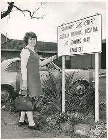 A Royal District Nursing Service (RDNS) Liaison Officer arriving at Southern Memorial Hospital
