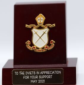 The award from Ivanhoe Grammar School reflects the Diamond Valley Vietnam Veterans assistance with equipment funding to the school's cadet program.