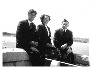 Photograph, Ernest Wesley (Bon / Bonnie), James Edward (Jim) Barrie and Edna Eva Myers [Barrie], 1941