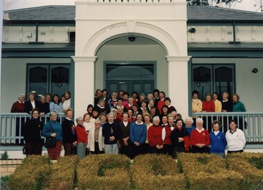 Photograph, Women members at front of Clubhouse - 70th anniversary 23rd June 1998: Heidelberg Golf Club, 23/06/1998