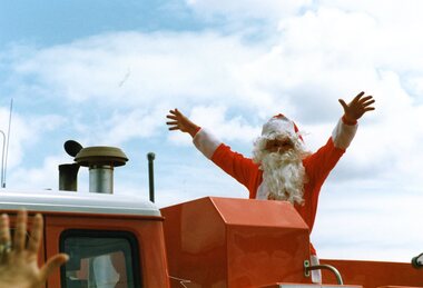 Photograph, Faye Lamb, Christmas picnics at Heidelberg Golf Club - Santa arriving on fire truck, 1990