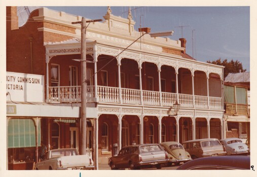 A photograph of the front facade of the Tanswells Hotel, Beechworth.