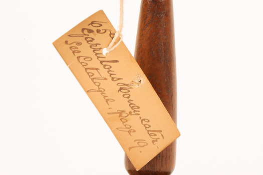 Image of swing-tag, see transcription