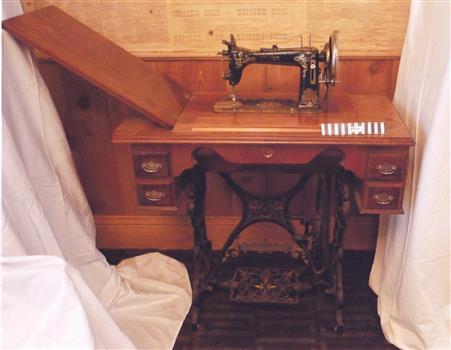 Sewing Machine, Melber