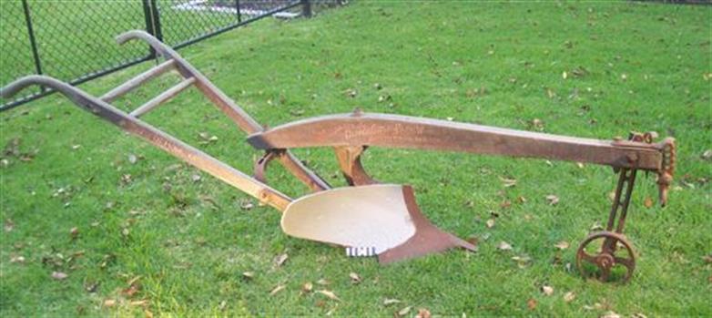 Early 1900s 13 Oliver Single mullboard plough