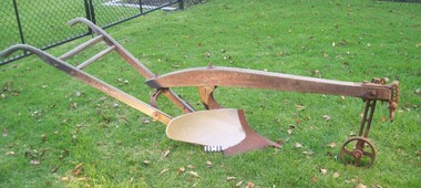 Early 1900s 13 Oliver Single mullboard plough