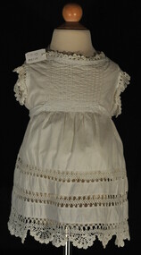 pinafore crochet work