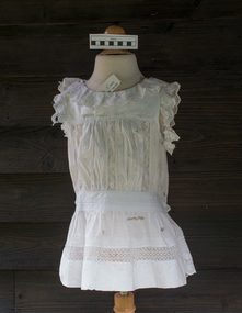 Clothing, child's pinafore