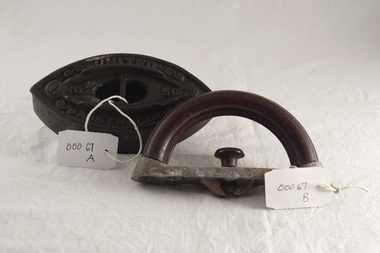Sad Iron with Detachable Handle. Mrs Potts Brand.jpg