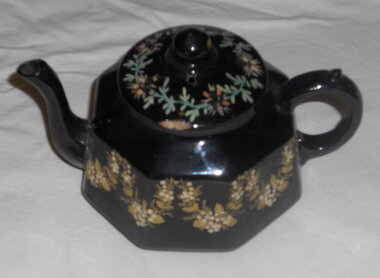 Garland Black glazed Teapot
