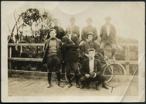 "Holidaying at Flinders" - 1918 Cheltenham Methodist Youth Group 2 of 7