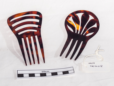 Toiletries, hair combs, 20thC