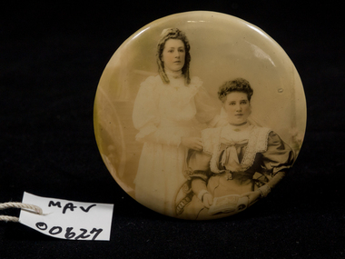 Photograph, small circular frame c1900, c1900