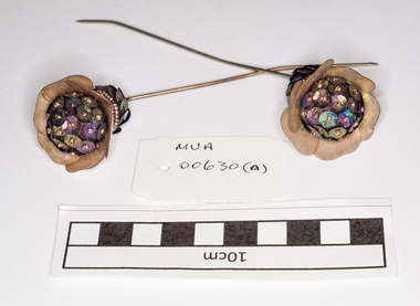 Jewellery, 2 lady's hat pins mauve, c1900