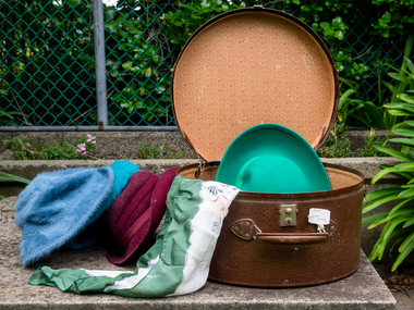Furnishings, lady's hat box, early 20thC