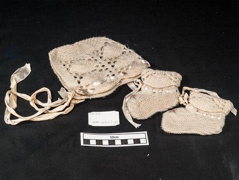 Clothing, baby's bibs and bootees