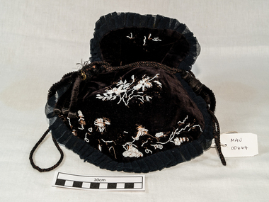 Personal Effects, evening bag, c1900