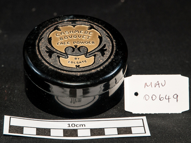 Personal Effects, bakelite compact, c1930
