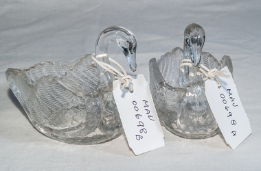 Ornaments, 2 clear glass swans, 20thC