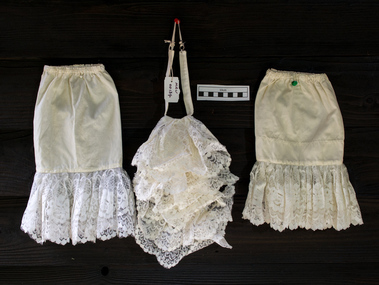 Ceremonial object - Clothing, 'Jabot' style collar and cuffs Moorabbin City Council Mayoral Robes, c1960