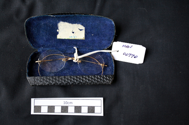 Optical Equipment, Spectacles, fine metal frame with case, 20thC