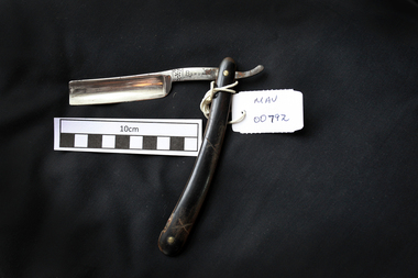 Personal Effects, Cut-throat razor ‘Bengal’, early 20thC