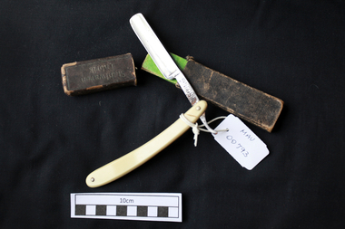 Personal Effects, Cut-throat razor ‘Sinfonie’, c1900 -1930