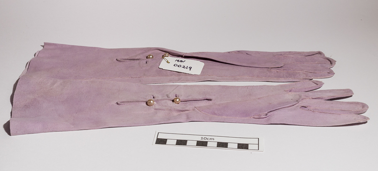 Clothing, lady's lilac kid gloves