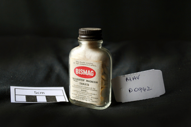 Manufactured Glass, bottle 'BISMAG' antacid tablets, mid 20thC