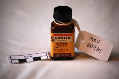 Manufactured Glass, bottle 'Sanolen' asthma tablets, mid 20thC