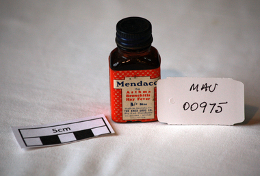 Manufactured Glass, bottle 'Mendaco' tablets, mid 20thC
